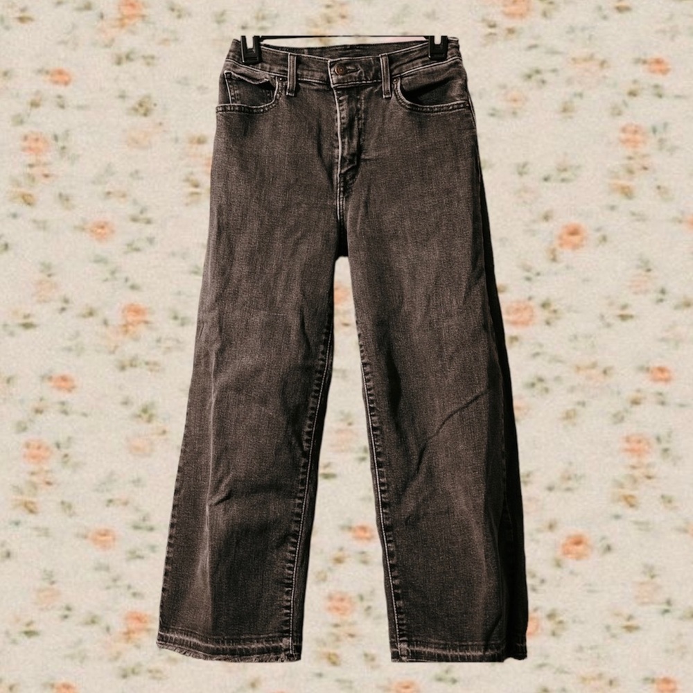 cute distressed black levi’s wide leg ankle jeans, super comfy!